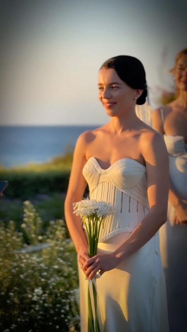 “ I’m living in my dream “❤️

Wedding Content Creator: @thesocialbouquet.gr 
Florist: @enkipo_flower_creations
Venue: @seaview_wedding_venue 
Wedding Planner: @behappy_agency